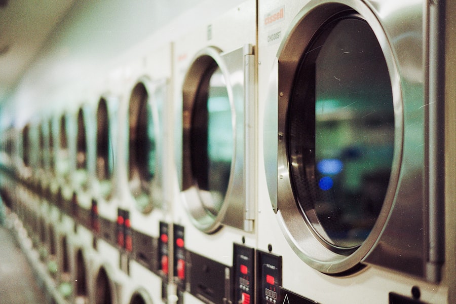 Deretan mesin cuci di outlet Mlinjo Laundry