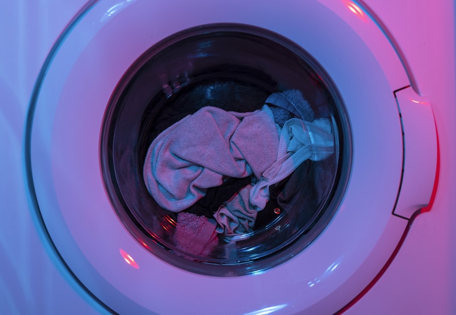 Mesin cuci modern berjajar di laundry