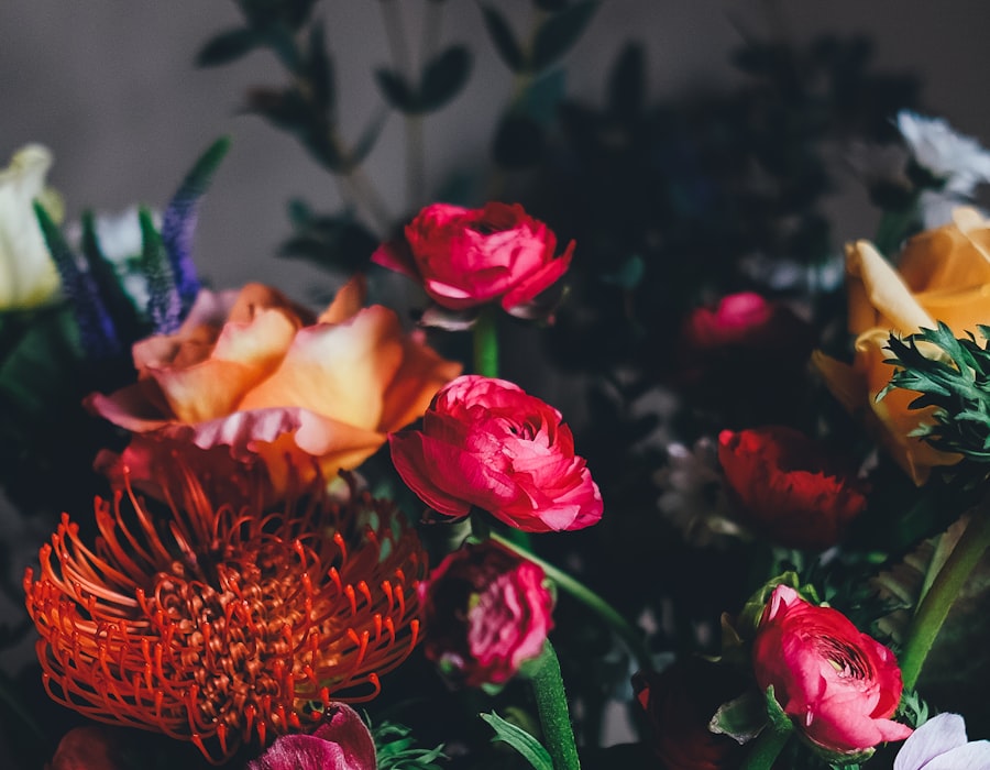 Mawar merah dan dusty pink dalam box bloom