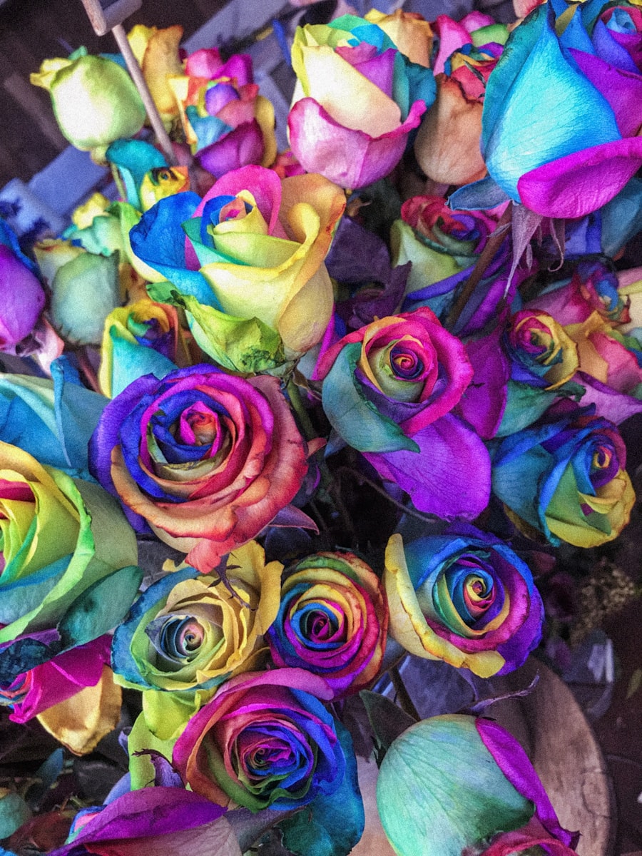 Detail bunga segar di meja kerja florist